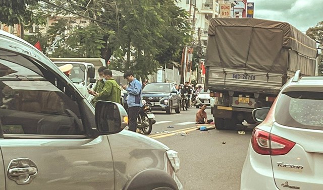 Tai nạn giao thông hôm nay (10/1/2023): Tai nạn liên tiếp ở Bảo Lộc - Ảnh 1