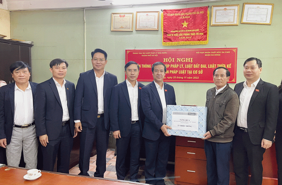 Đoàn Đại biểu Quốc hội và Agribank tặng 500 triệu đồng quà Tết tại Hà Đông - Ảnh 2