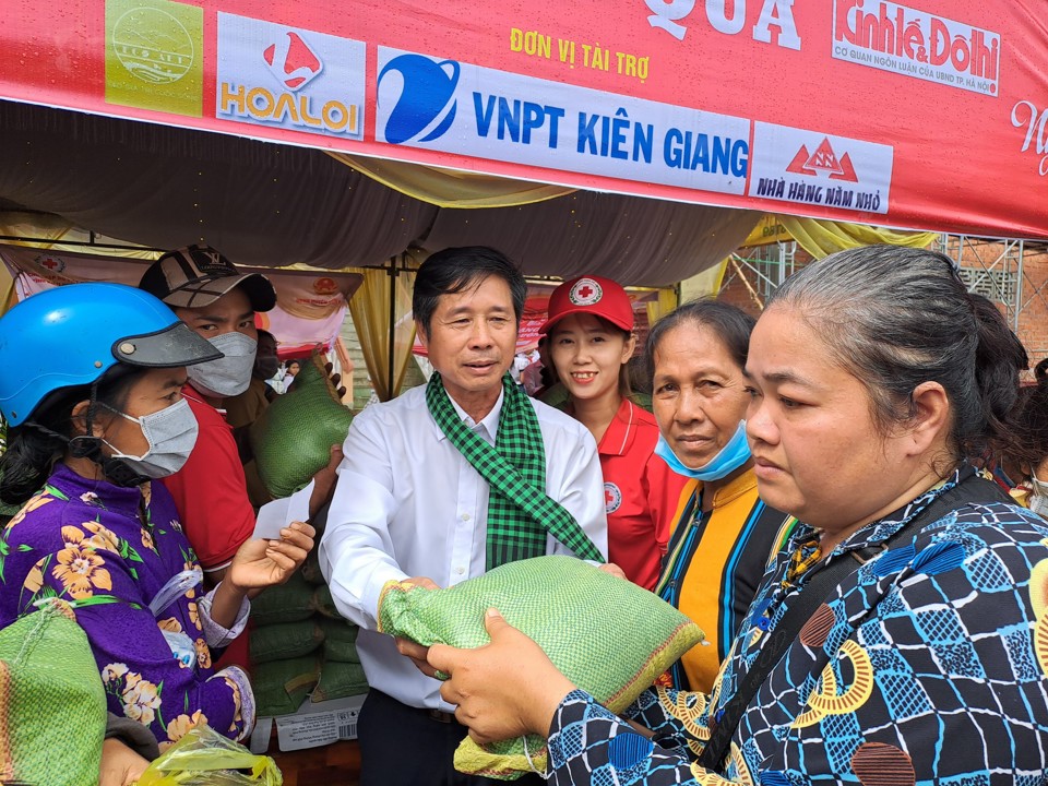 "C&aacute;m ơn b&aacute;o Kinh tế v&agrave; Đ&ocirc; thị" - Một người d&acirc;n ở H&ograve;n Qu&eacute;o n&oacute;i.