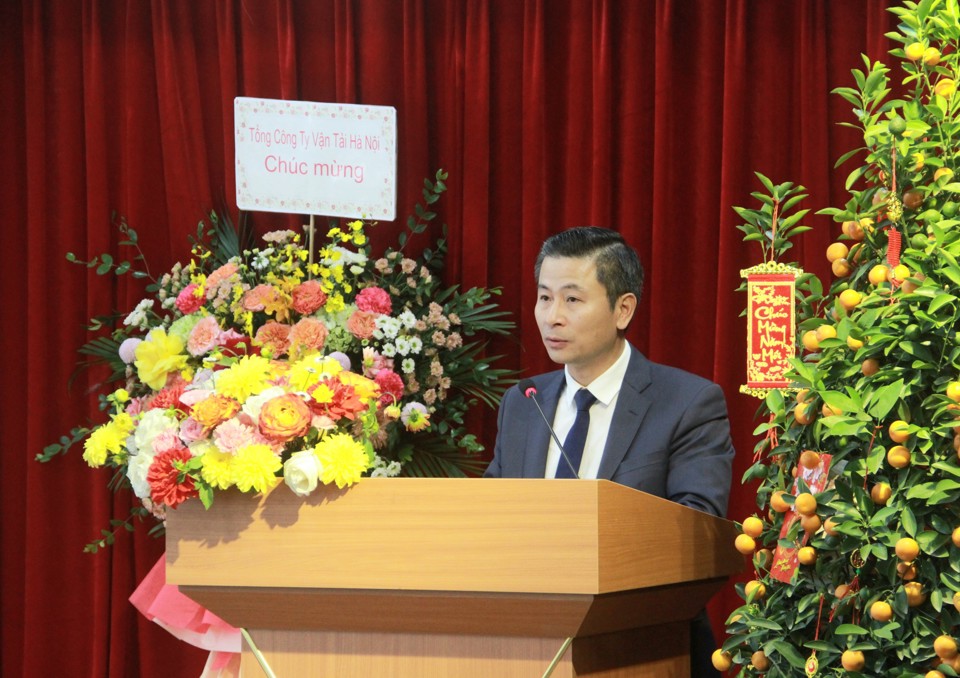 Gi&aacute;m đốc Sở GTVT TP H&agrave; Nội Nguyễn Phi Thường ph&aacute;t biểu tại hội nghị.
