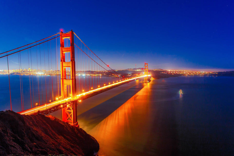 Cầu Cổng V&agrave;ng tại Mỹ thu h&uacute;t h&agrave;ng triệu kh&aacute;ch du lịch mỗi năm. Ảnh Shutterstock
