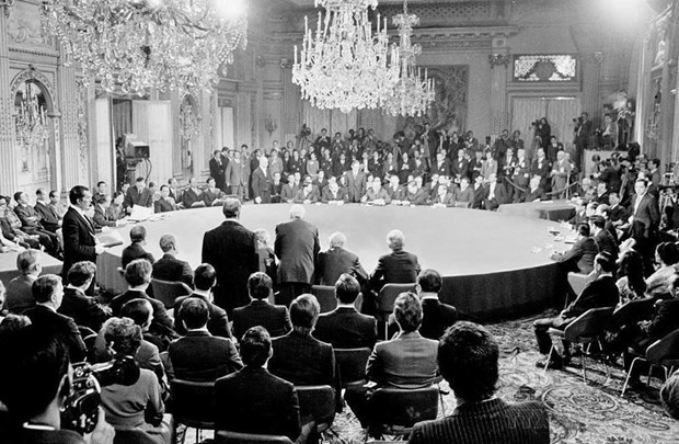 Lễ k&yacute; Hiệp định Paris về chấm dứt chiến tranh, lập lại h&ograve;a b&igrave;nh ở Việt Nam, ng&agrave;y 27/1/1973, tại Trung t&acirc;m Hội nghị quốc tế ở Paris (Ph&aacute;p). (Ảnh: Văn Lượng/TTXVN) &nbsp;