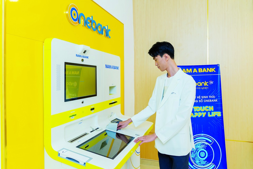 Nam A Bank sớm đẩy mạnh chuyển đổi số nhằm mang đến những trải nghiệm vượt trội cho kh&aacute;ch h&agrave;ng.