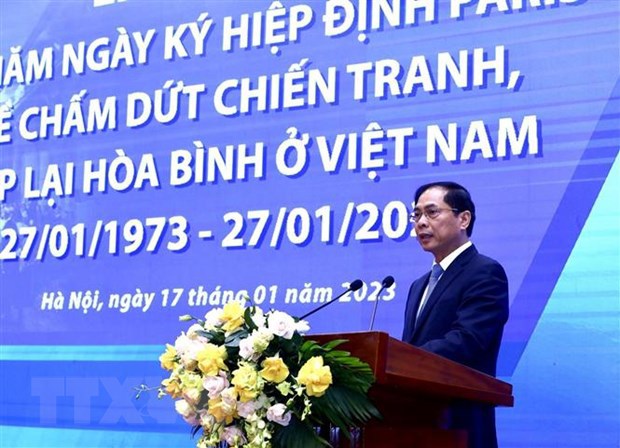 Bộ trưởng Ngoại giao B&ugrave;i Thanh Sơn đọc diễn văn kỷ niệm. (Ảnh: L&acirc;m Kh&aacute;nh/TTXVN) &nbsp;