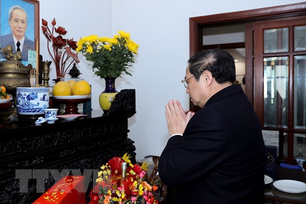 Thủ tướng Phạm Minh Ch&iacute;nh d&acirc;ng hương tưởng nhớ cố Thủ tướng Phạm Văn Đồng. (Ảnh: Dương Giang/TTXVN) &nbsp;