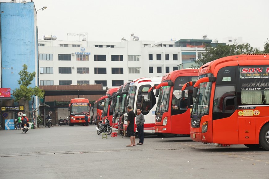 Hà Nội: Bến xe thưa thớt hành khách trước kỳ nghỉ Tết - Ảnh 16