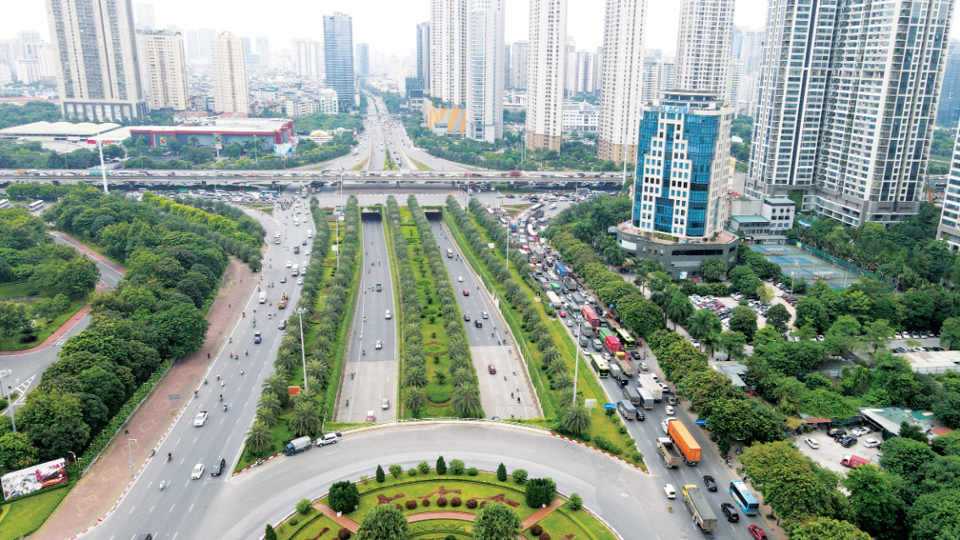 Hạ tầng giao th&ocirc;ng của H&agrave; Nội ng&agrave;y c&agrave;ng được đầu tư đồng bộ, hiện đại. Ảnh: Phạm H&ugrave;ng