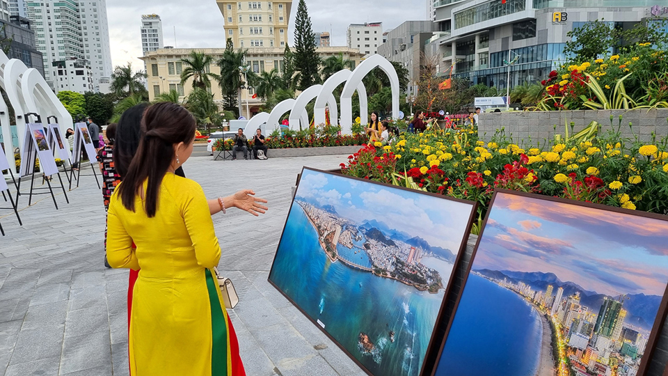 Người TP Nha Trang th&iacute;ch th&uacute; chi&ecirc;m ngưỡng những bức ảnh độc đ&aacute;o về Nha Trang - Kh&aacute;nh H&ograve;a.