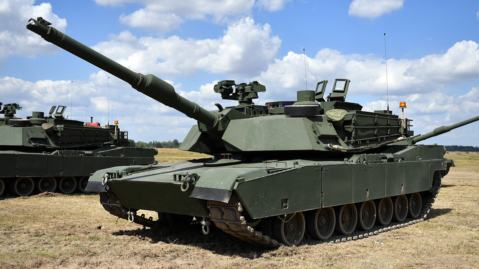 Mỹ tuy&ecirc;n bố chưa sẵn s&agrave;ng cung cấp xe tăng Abrams cho Ukraine. Ảnh: Reuters