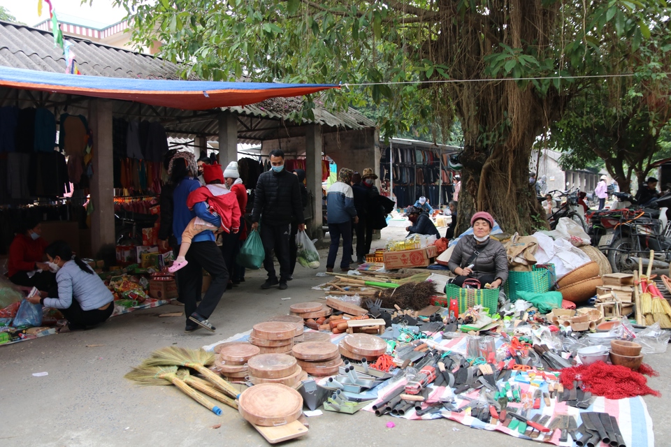 Nhộn nhịp phiên chợ quê cuối năm ở ngoại thành Hà Nội - Ảnh 2