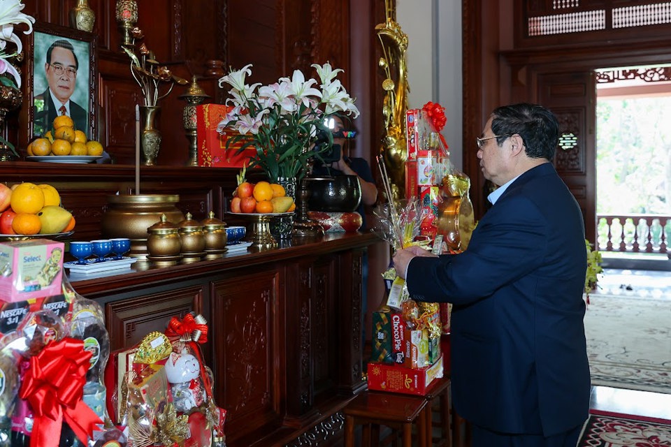 Thủ tướng Phạm Minh Chính dâng hương tưởng nhớ các cố Thủ tướng Chính phủ - Ảnh 5