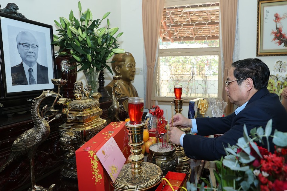 Thủ tướng Phạm Minh Chính dâng hương tưởng nhớ các cố Thủ tướng Chính phủ - Ảnh 3