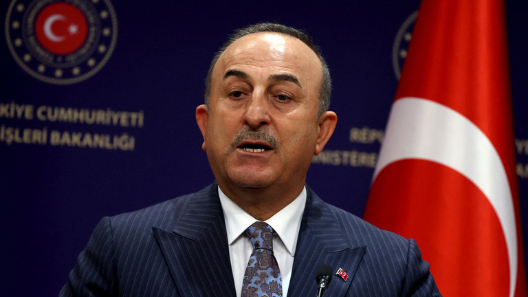 Bộ trưởng Ngoại giao Thổ Nhĩ Kỳ Mevlut Cavusoglu ph&aacute;t biểu trong cuộc họp b&aacute;o chung với người đồng cấp Iran ở Ankara v&agrave;o ng&agrave;y 17 /1/2023. Ảnh: AFP