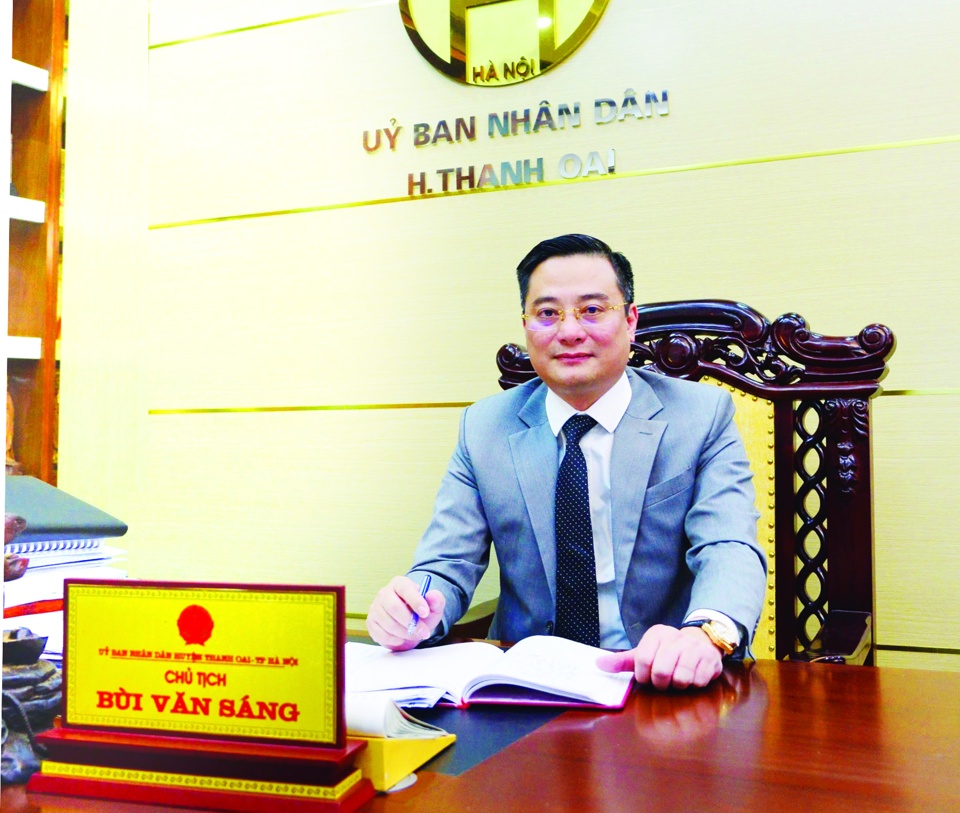 Chủ tịch UBND huyện Thanh Oai B&ugrave;i Văn S&aacute;ng.