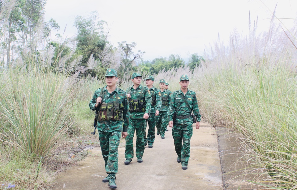 V&agrave;o dịp Tết Nguy&ecirc;n đ&aacute;n, Đồn Bi&ecirc;n ph&ograve;ng Cửa khẩu Ho&agrave;nh M&ocirc; tổ chức tăng cường tuần tra nhiều hơn, d&agrave;y hơn để kiểm so&aacute;t chặt chẽ người v&agrave; phương tiện ra v&agrave;o khu vực bi&ecirc;n giới cũng như kịp thời ph&aacute;t hiện những h&agrave;nh vi vi phạm chủ quyền, an ninh bi&ecirc;n giới