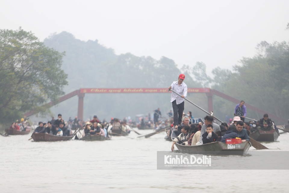 Lễ hội&nbsp;ch&ugrave;a Hương, huyện Mỹ Đức năm 2023&nbsp;với chủ đề:&nbsp;Lễ hội ch&ugrave;a Hương an to&agrave;n, văn minh, th&acirc;n thiện.&nbsp;Lễ hội diễn ra trong 3 th&aacute;ng, từ ng&agrave;y 23/1 đến hết ng&agrave;y 23/4&nbsp;(tức từ ng&agrave;y m&ugrave;ng&nbsp;2 th&aacute;ng Gi&ecirc;ng đến hết ng&agrave;y 4 th&aacute;ng 3 năm Qu&yacute; M&atilde;o).