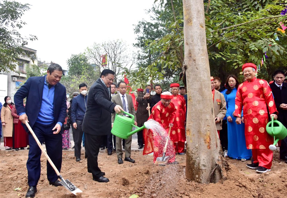 Bí thư Thành ủy Đinh Tiến Dũng tham dự “Tết trồng cây” tại Hoàng Mai - Ảnh 6