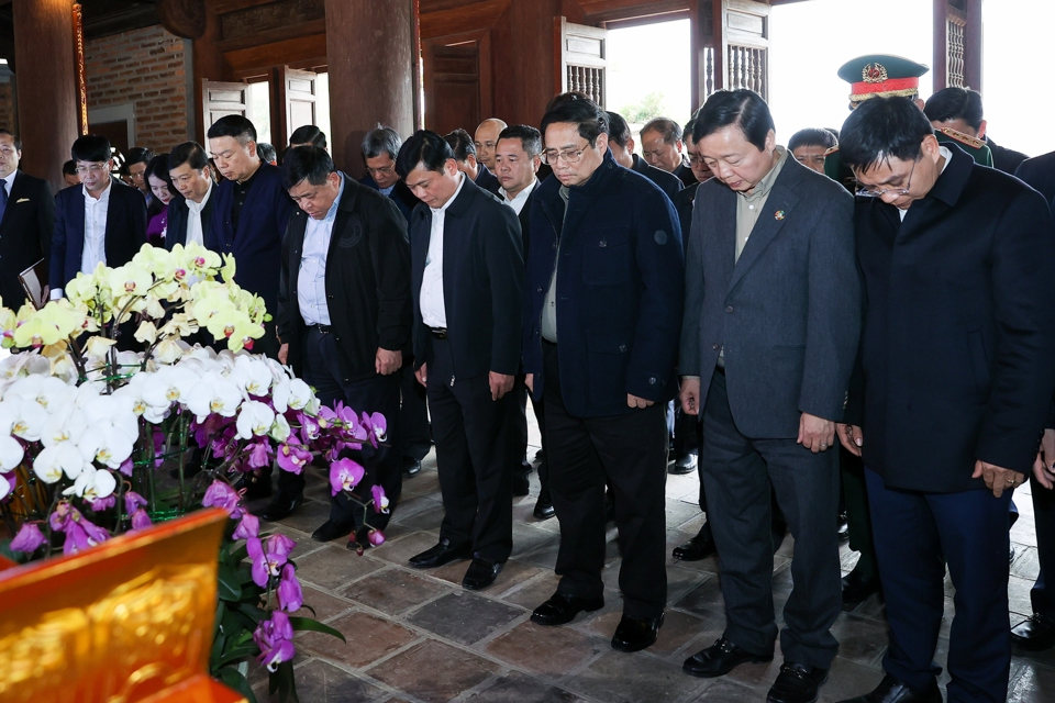 Thủ tướng dâng hương tưởng niệm tại Khu Di tích quốc gia đặc biệt Kim Liên - Ảnh 1