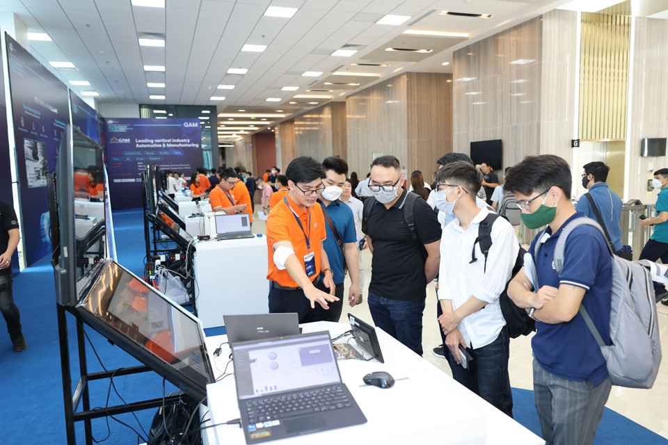 FPT tổ chức triển lãm công nghệ AI, IoT. Ảnh: Khánh Duy