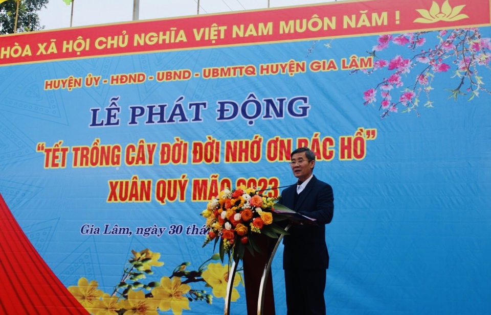 Ph&oacute; Chủ tịch UBND huyện Gia L&acirc;m Nguyễn Đức Hồng ph&aacute;t biểu tại buổi lễ.