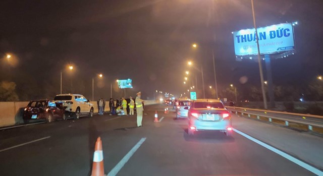 Tai nạn liên hoàn giữa 6 ô tô trên cao tốc Hà Nội-Hải Phòng - Ảnh 2
