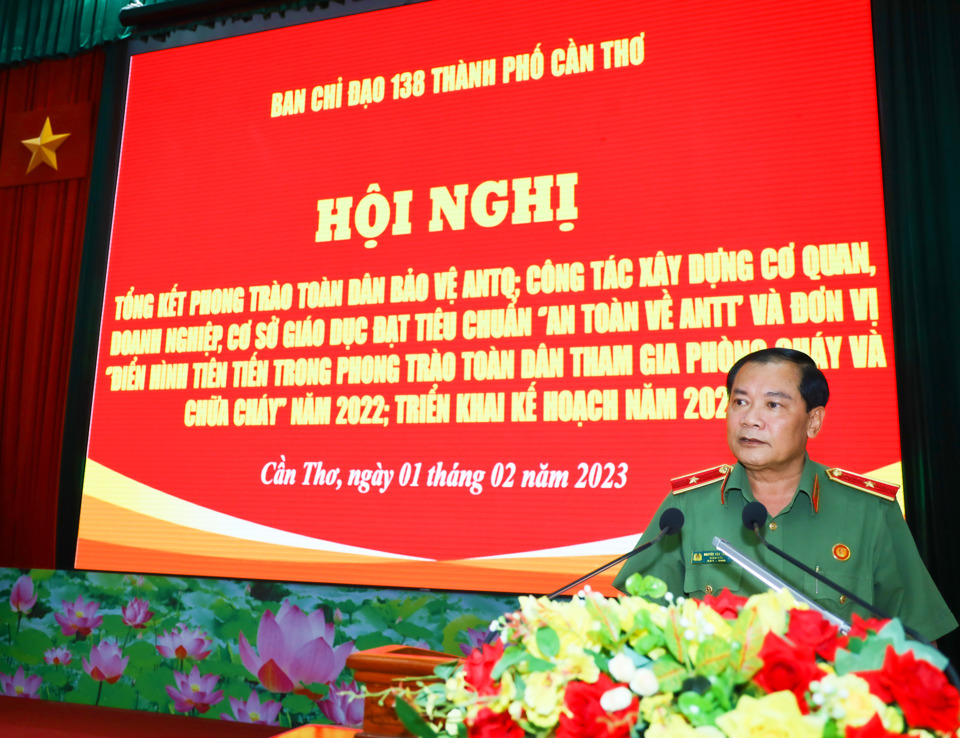 Thiếu tướng Nguyễn Văn Thuận, Gi&aacute;m đốc C&ocirc;ng an TP Cần Thơ, Ph&oacute; Trưởng ban thường trực Ban Chỉ đạo 138 th&agrave;nh phố ph&aacute;t biểu tại Hội nghị. &nbsp;