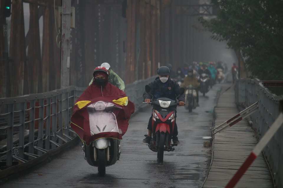 &nbsp;Trung t&acirc;m Dự b&aacute;o kh&iacute; tượng thủy văn quốc gia th&ocirc;ng tin, trong 10 ng&agrave;y tới, hiện tượng mưa ph&ugrave;n k&egrave;m sương m&ugrave; vẫn diễn ra tại H&agrave; Nội