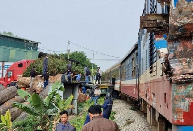 Hiện trường vụ tai nạn giao th&ocirc;ng đường sắt xảy ra trong dịp Tết Qu&yacute; M&atilde;o 2023.