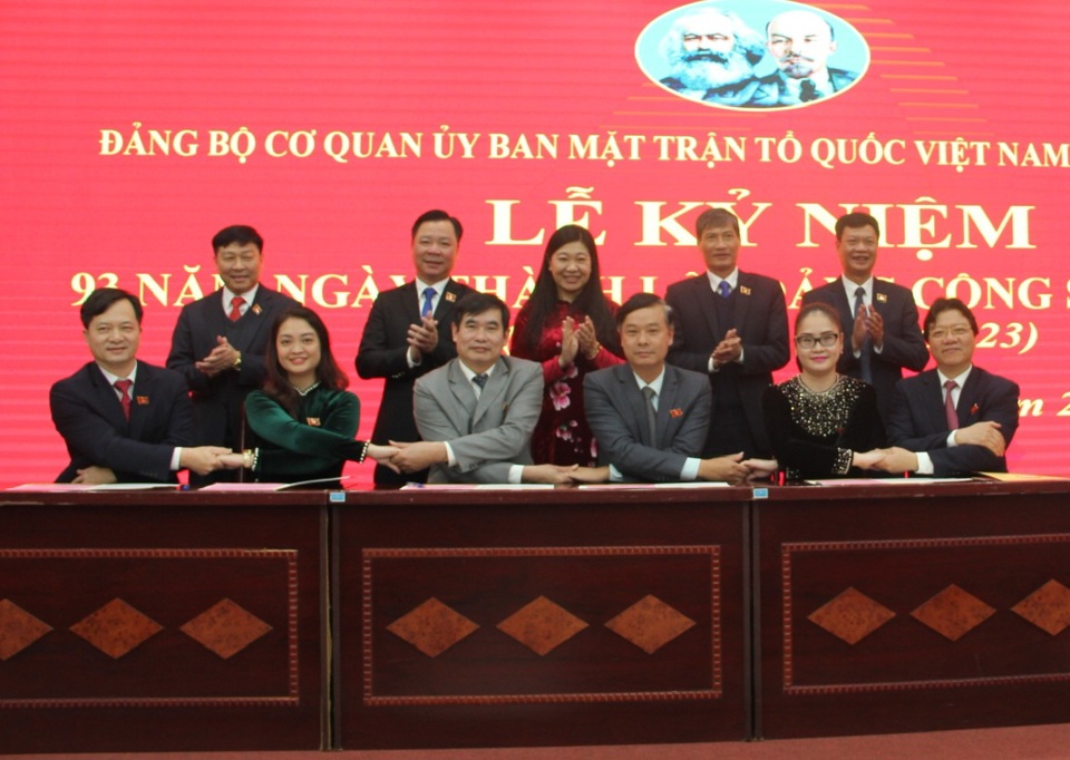 Đảng bộ cơ quan Ủy ban MTTQ Việt Nam TP H&agrave; Nội tổ chức k&yacute; kết giao ước thi đua&nbsp;