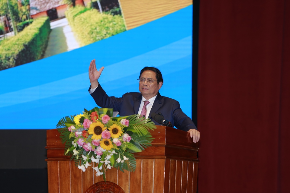 Thủ tướng Phạm Minh Ch&iacute;nh ph&aacute;t biểu chỉ đạo tại hội nghị.