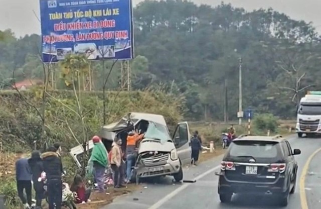 Tai nạn giao thông hôm nay (6/2/2023): Tài xế xe máy bị xe tải tông chết - Ảnh 2