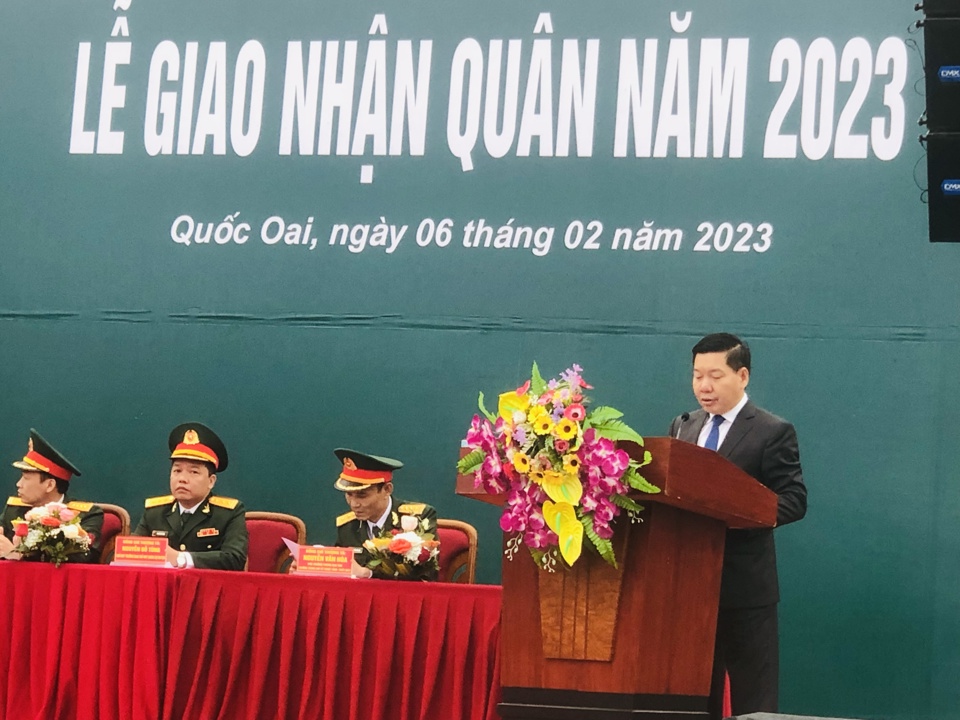 Chủ tịch UBND huyện Quốc Oai ph&aacute;t biểu tại lễ giao nhận qu&acirc;n năm 2023