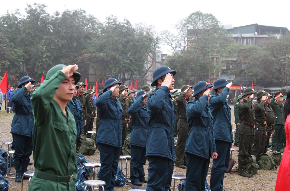 Năm 2023, quận Cầu Giấy c&oacute; 66 thanh ni&ecirc;n l&ecirc;n đường thực hiện nghĩa vụ qu&acirc;n sự.