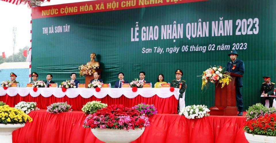 Trưởng ban Tuyên giáo Thành ủy động viên 108 tân binh thị xã Sơn Tây - Ảnh 1