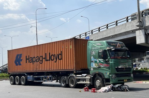 Tai nạn giao thông hôm nay (8/2/2023): Container va chạm xe máy, một người tử vong - Ảnh 3