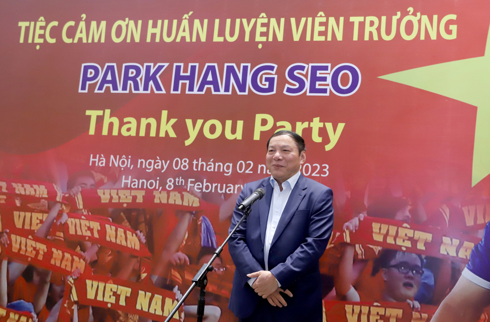 Bộ trưởng Bộ VHTT&amp;DL Nguyễn Văn H&ugrave;ng ph&aacute;t biểu tại buổi lễ.