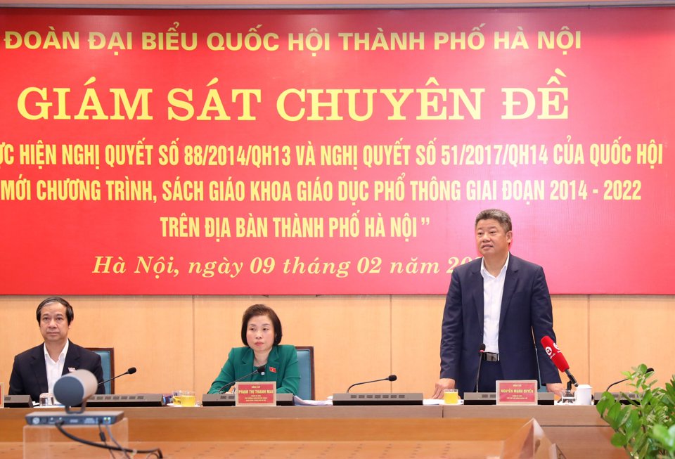 Ph&oacute; Chủ tịch UBND TP H&agrave; Nội Nguyễn Mạnh Quyền tiếp thu &yacute; kiến của Đo&agrave;n gi&aacute;m s&aacute;t