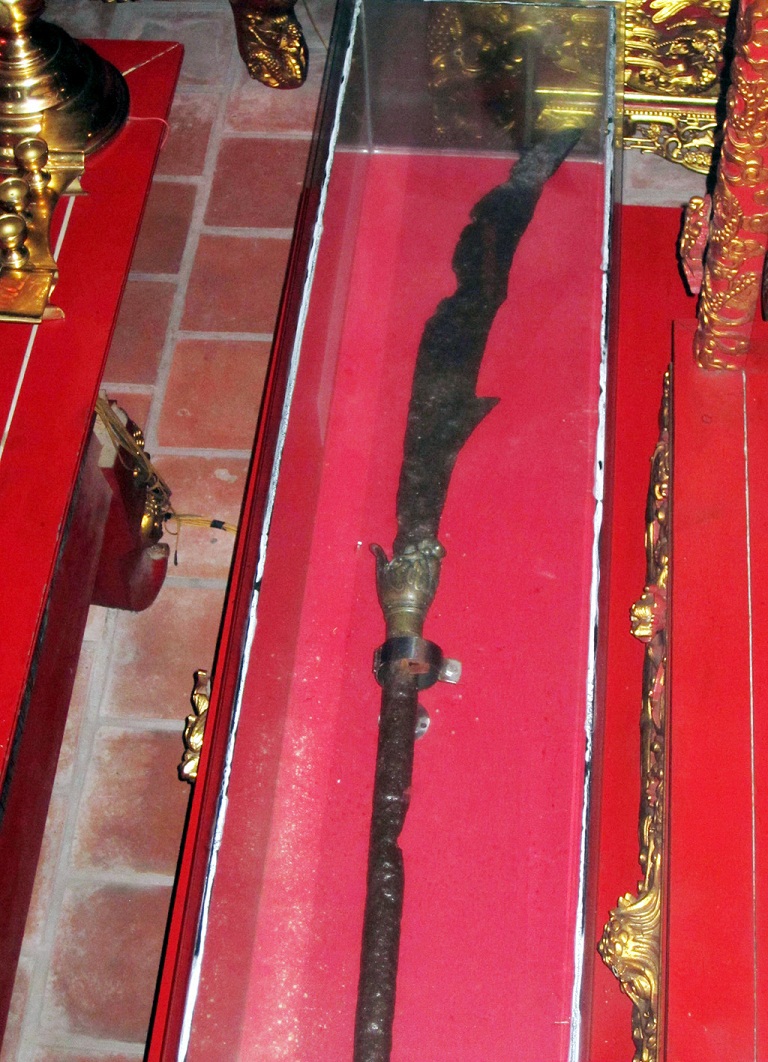 Định Nam đao, binh kh&iacute; gắn liền với sự nghiệp b&igrave;nh thi&ecirc;n hạ của vua Mạc Đăng Dung (1483 - 1541).