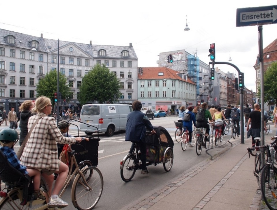 M&ocirc;̣t làn đường xe đạp ở Copenhagen vào m&ocirc;̣t bu&ocirc;̉i trưa tháng 4/2022. Ảnh: L&ecirc; Lam