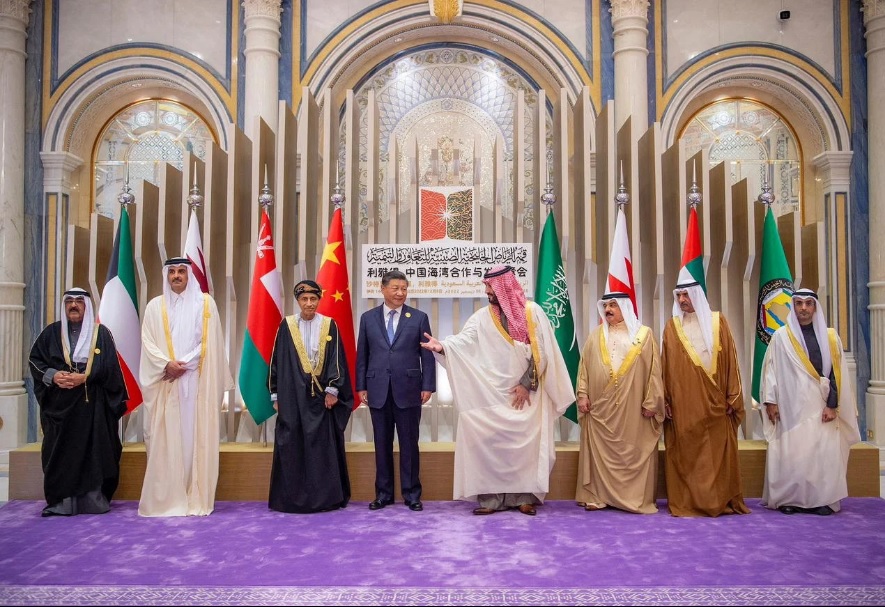 Chủ tịch Trung Quốc Tập Cận B&igrave;nh v&agrave; c&aacute;c nh&agrave; l&atilde;nh đạo Ả Rập chụp ảnh chung trong Hội nghị Thượng đỉnh Trung Quốc-Ả Rập ở Riyadh v&agrave;o th&aacute;ng 12/2022. Ảnh: SCMP