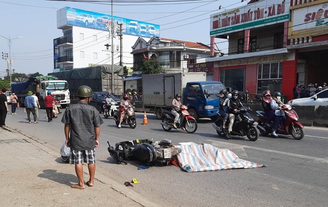 Tai nạn giao thông hôm nay (11/2/2023): Va chạm xe máy, shipper bị ôtô cán chết - Ảnh 3