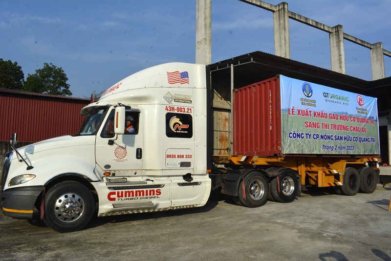 15 tấn gạo hữu chuẩn bị l&ecirc;n đường xuất khẩu sang thị trường ch&acirc;u &Acirc;u.