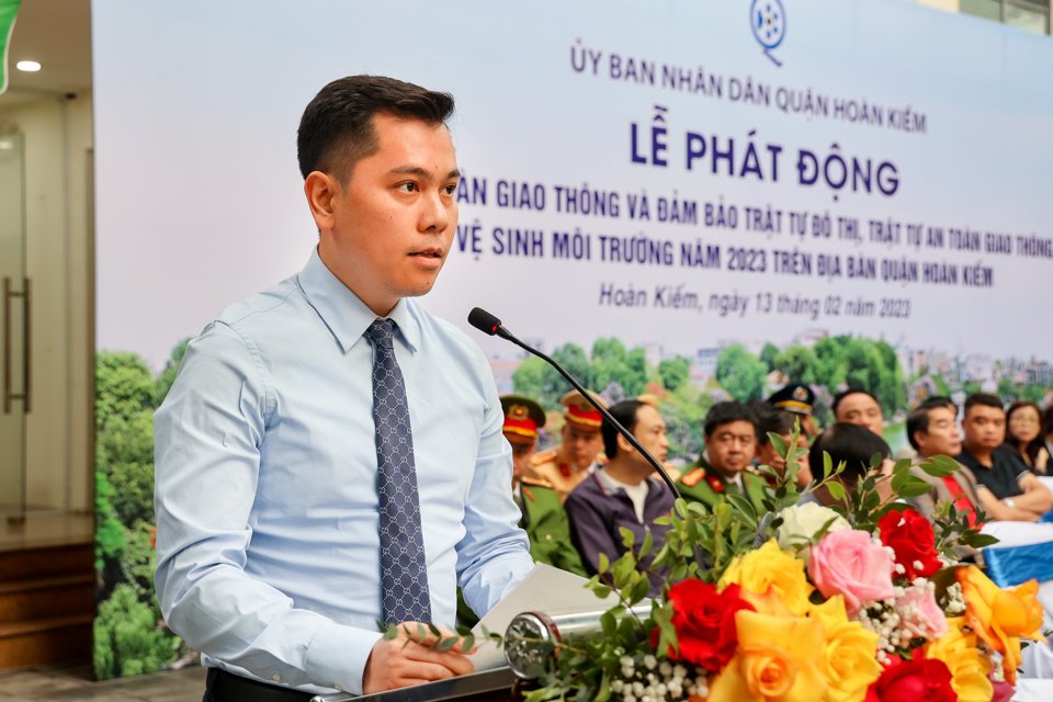 Chủ tịch UBND phường H&agrave;ng Gai Nguyễn Mạnh Linh ph&aacute;t biểu hưởng ứng tại Lễ ph&aacute;t động
