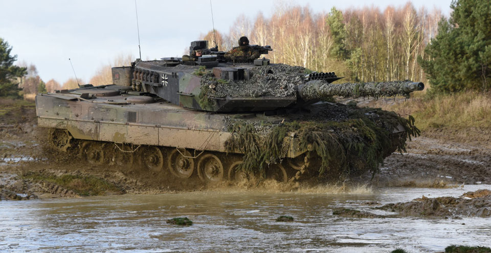 Đức l&ecirc;n kế hoạch đ&agrave;o tạo binh sĩ Ukraine vận h&agrave;nh xe tăng Leopard 2. Ảnh: DW
