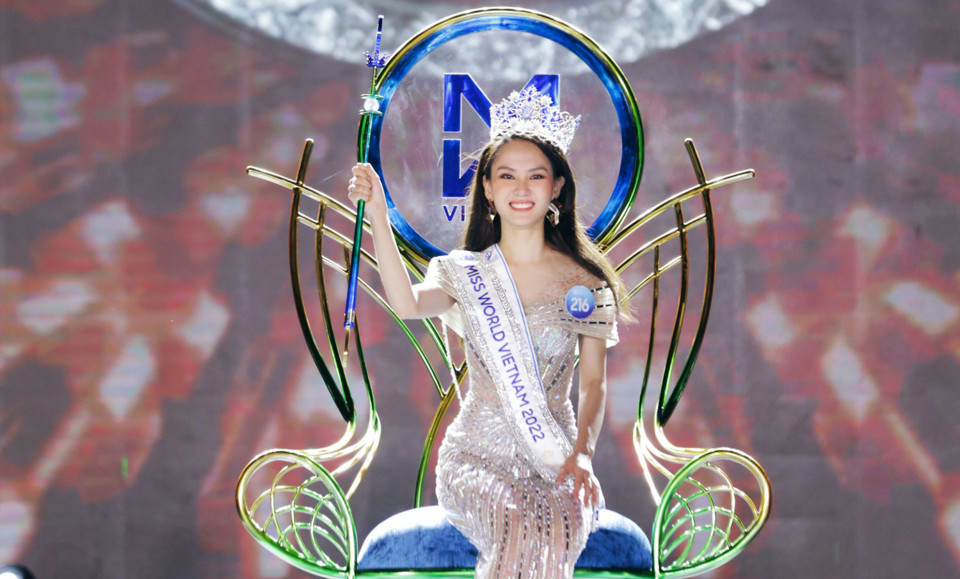 Mai Phương đăng quang Miss World VietNam 2022.