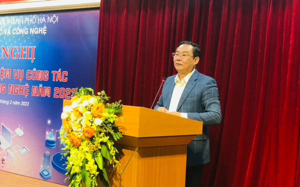 Ph&oacute; Chủ tịch Thường trực UBND TP L&ecirc; Hồng Sơn ph&aacute;t biểu tại hội nghị.