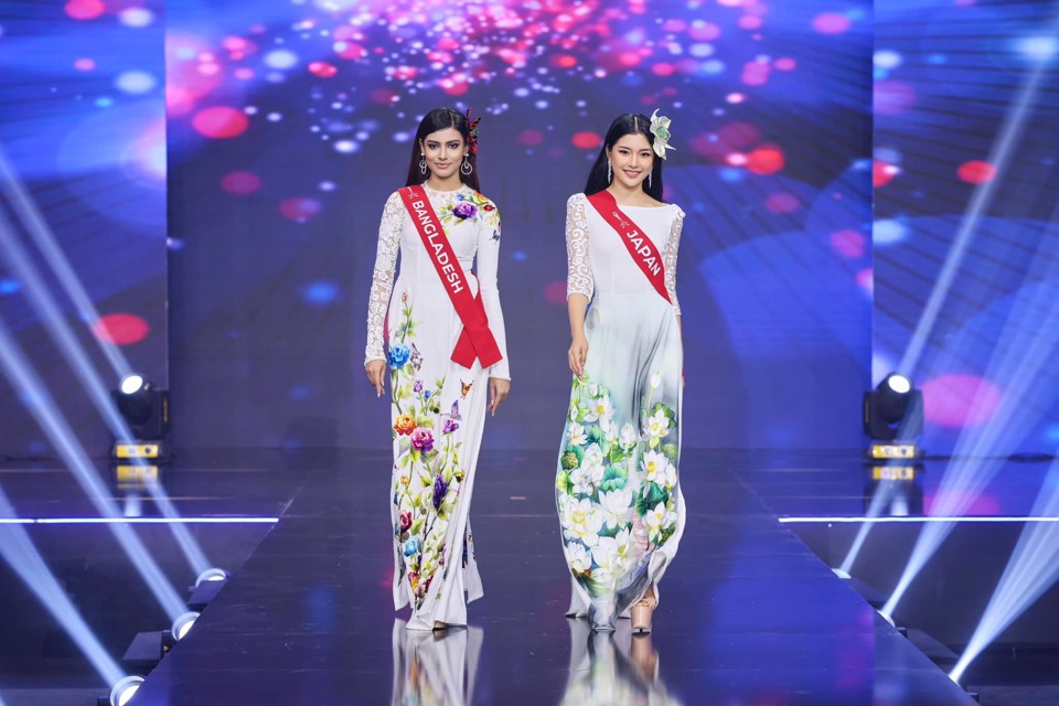 Mãn nhãn phần trình diễn áo dài Việt Nam của các người đẹp  Miss Charm 2023 - Ảnh 13