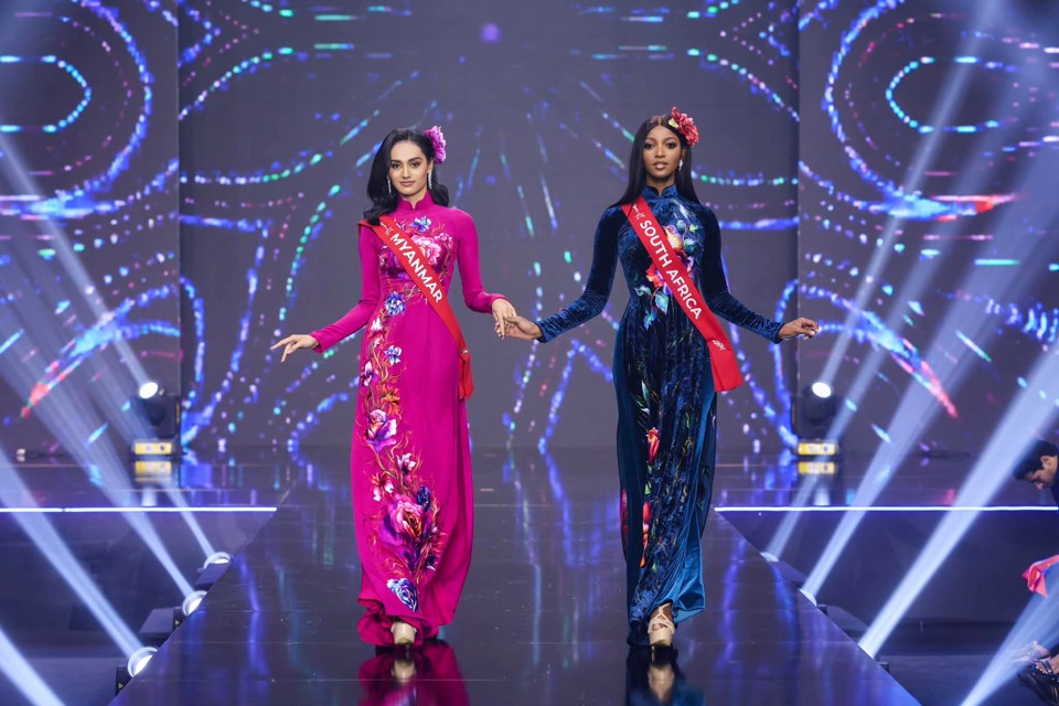 Mãn nhãn phần trình diễn áo dài Việt Nam của các người đẹp  Miss Charm 2023 - Ảnh 16