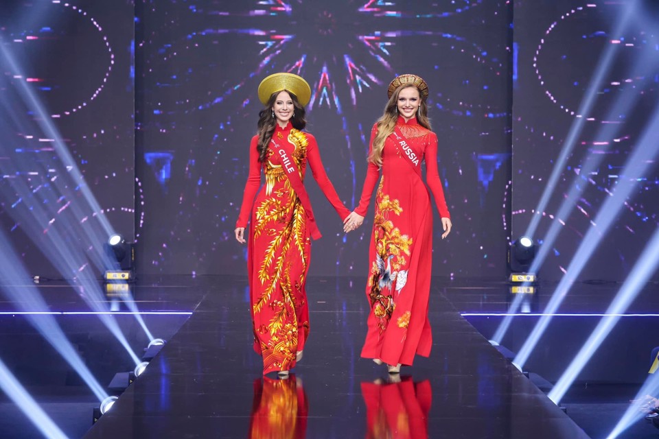 Mãn nhãn phần trình diễn áo dài Việt Nam của các người đẹp  Miss Charm 2023 - Ảnh 18