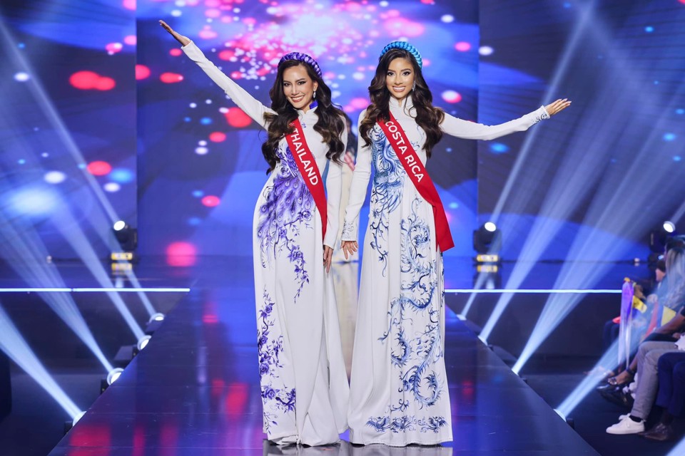 Mãn nhãn phần trình diễn áo dài Việt Nam của các người đẹp  Miss Charm 2023 - Ảnh 8